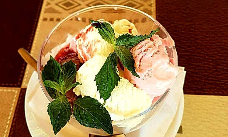 Заказать Мороженое в ресторане гольф-клуба